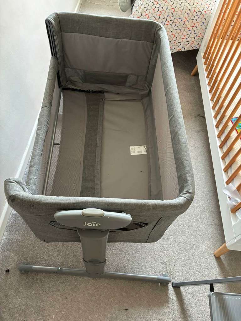 Joie Roomie Glide next-to-me bedside crib – grey, excellent condition