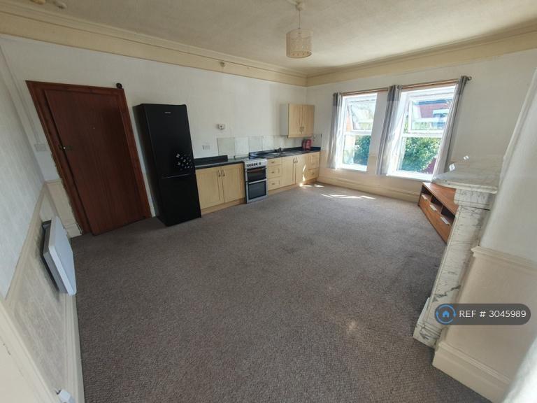 1 bedroom flat in Rose Terrace, Ashton-On-Ribble, Preston, PR2 (1 bed) (#3045989)