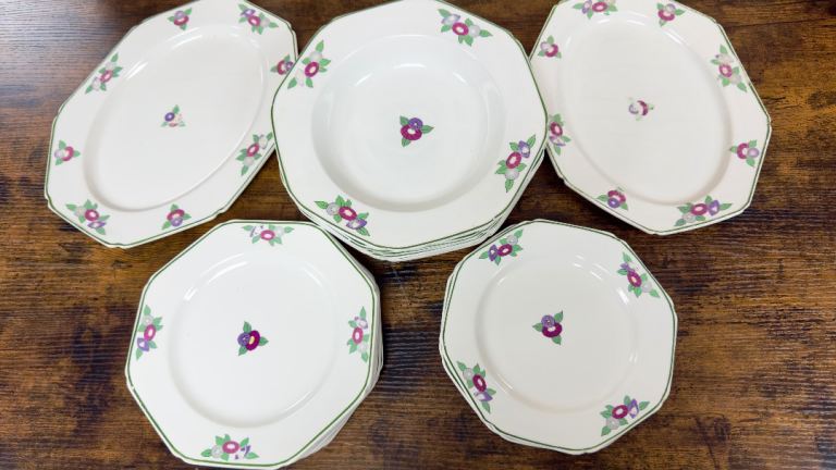 Used Wood & Sons Porcelain plate sets 25pcs