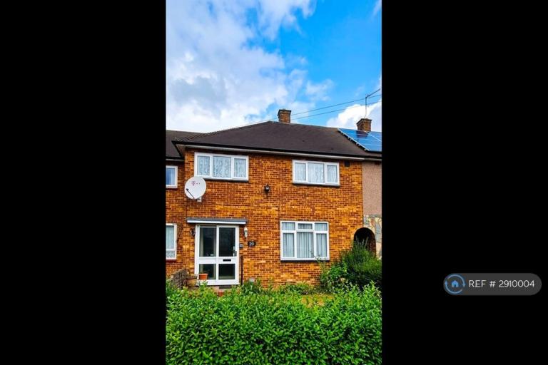 3 bedroom house in Fairford Close, Romford, RM3 (3 bed) (#2910004)
