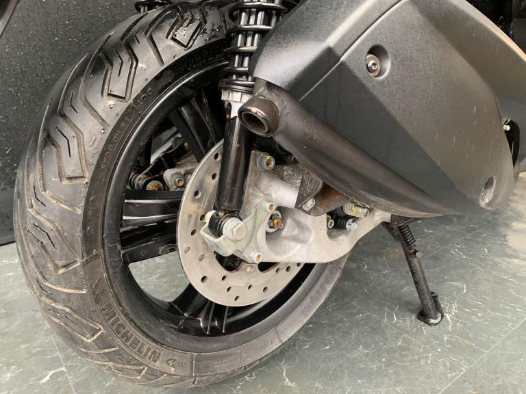 PIAGGIO MP3 300 YOURBAN LT LOW MILEAGE HPI CLEAR 