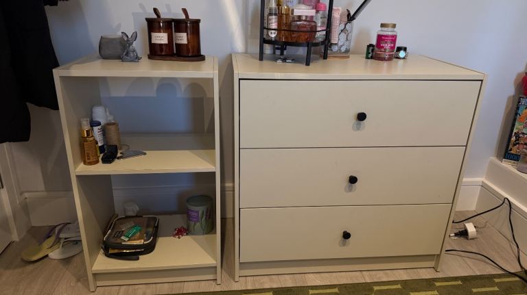 Matching bedroom set 