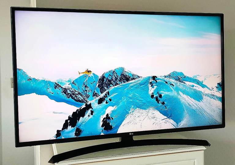 50" LG SMART 4K ULTRA HD SLIM WIFI HDR LED APPS TV RC & STAND FANTASTIC CONDITION- FREE DELIVERY