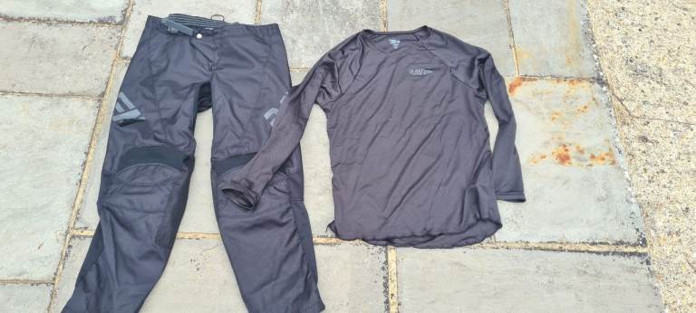 Raven motocross kit (Large top, 36 trousers)
