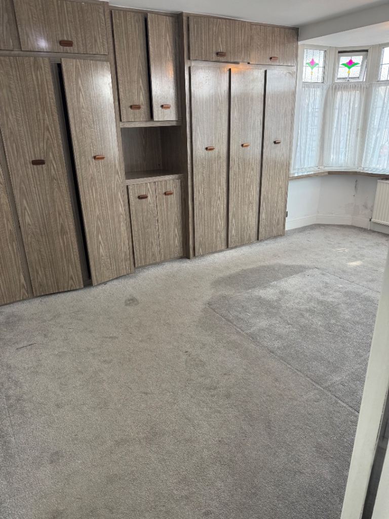Newly Refurbished 5 Bedroom House 5 Mins Walk From Upnay Underground Station, IG11 9LD