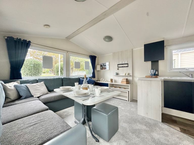 Cheap Heated Static Caravan For Sale Private Parking Decking Available 11.5 Month Usage 