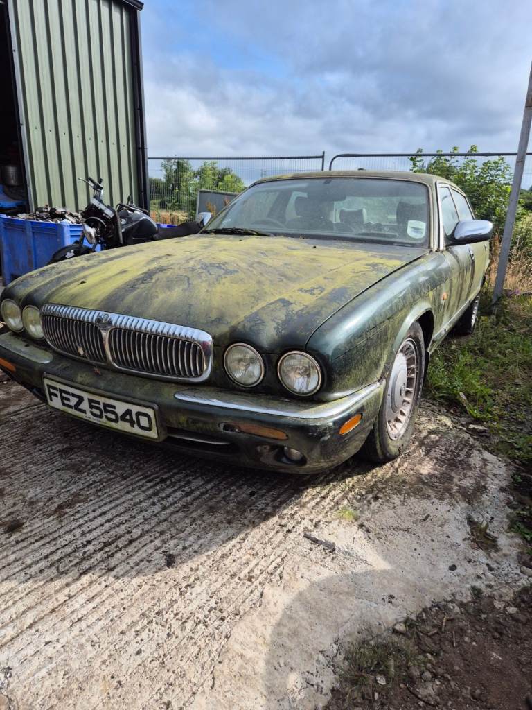1998 DAILMER 4.0 V8 AUTOMATIC PETROL BREAKING FOR PARTS