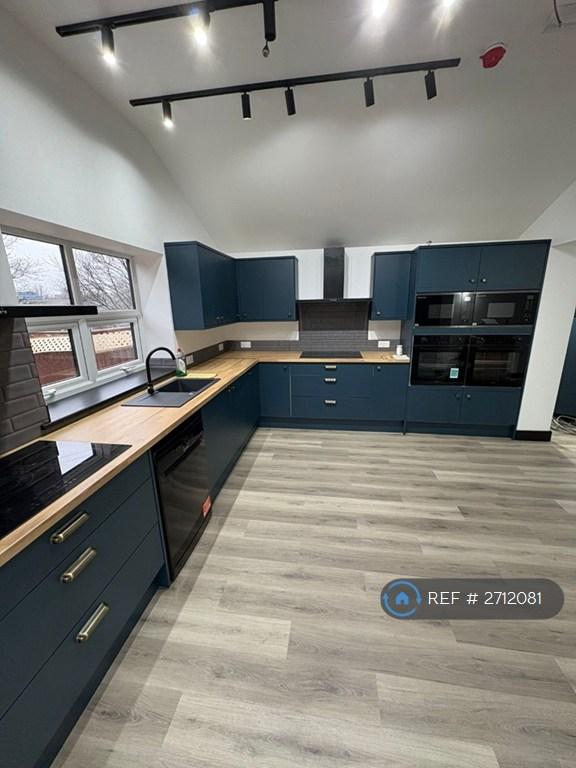 1 bedroom in Oldham Road, Rochdale, OL11 (#2712081)