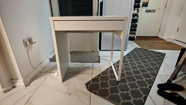 White computer desk