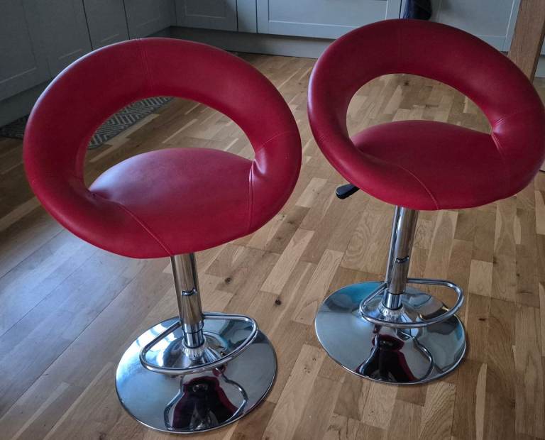 Two Red Seated Chrome Based Gas Lift, Swivel Facility Bar Stools
