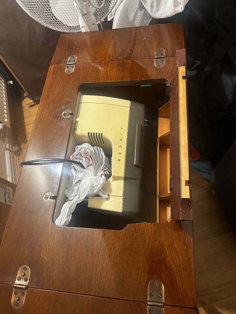 Sewing machine with table 