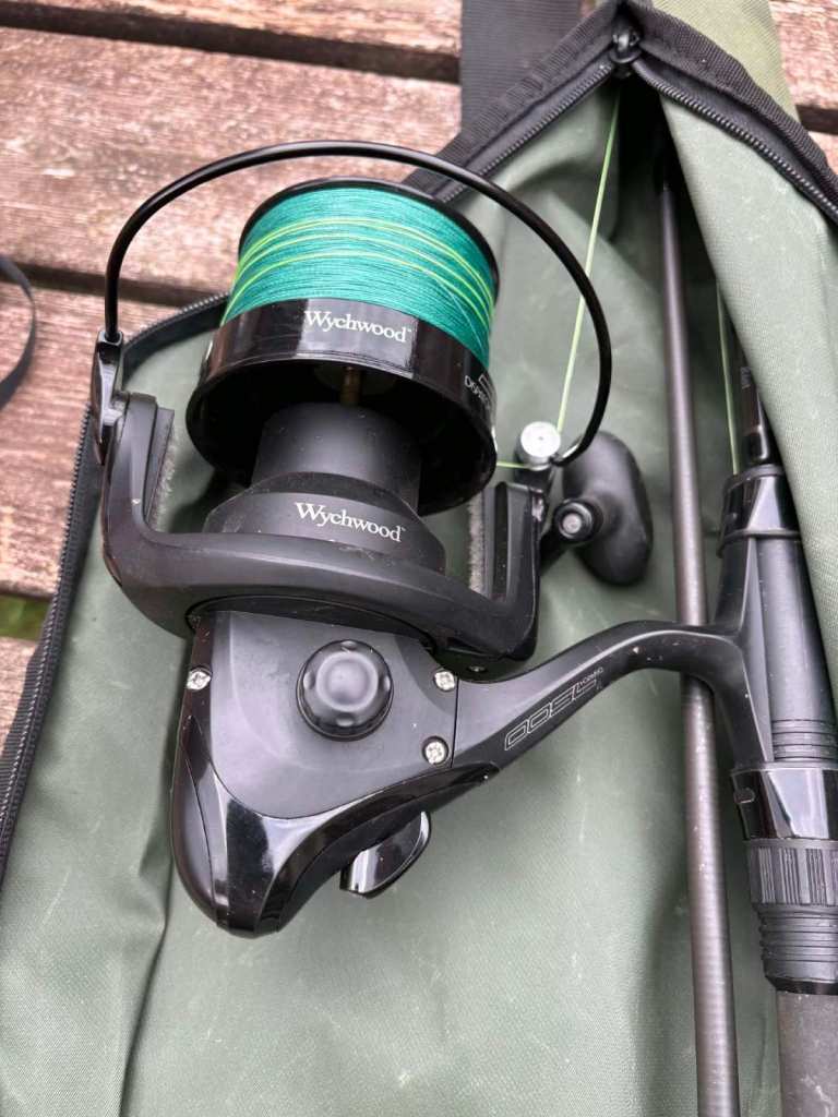 Wychwood Fishing Reel – Black, Good Condition and 9ft spod/marker rod