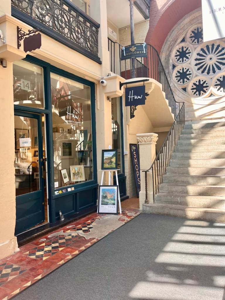 CLIFTON ARCADE SHOP TO LET