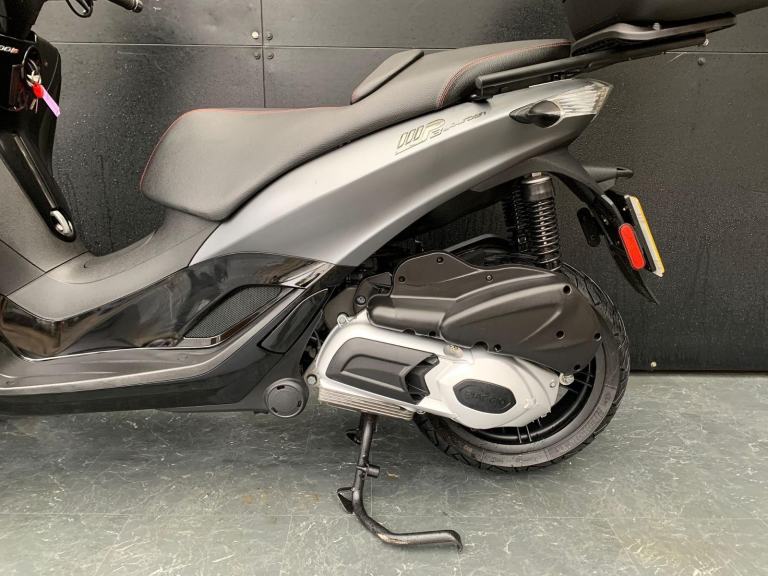 PIAGGIO MP3 300 YOURBAN LT LOW MILEAGE HPI CLEAR 
