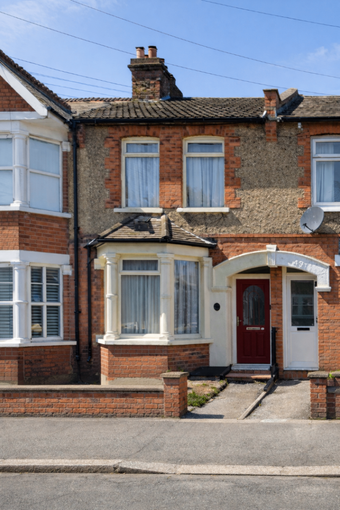 52 Belgrave Ave, Watford WD18 7UE - Available Now!