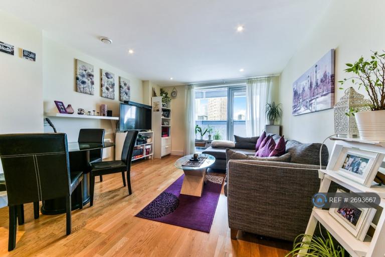 1 bedroom flat in Prestons Road, London, E14 (1 bed) (#2693667)