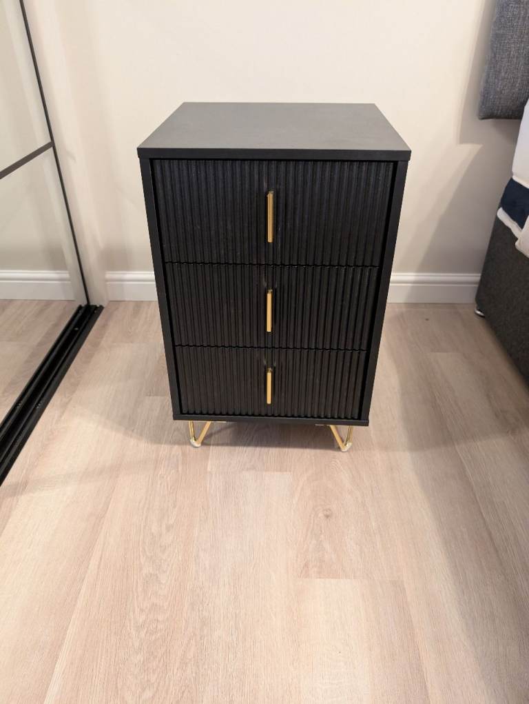 Pair of Bedside Tables – Good Condition – Brixton