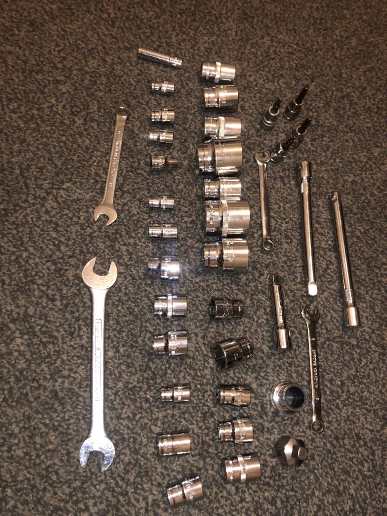 Mixed Socket and Wrench Set with Ratchets and Screwdrivers