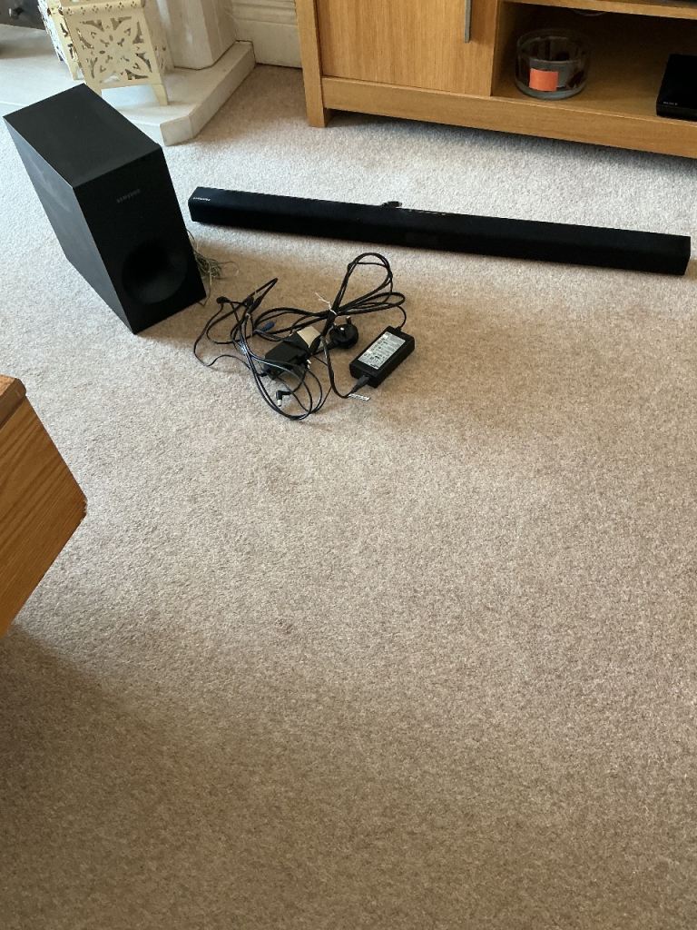 Samsung Soundbar and Subwoofer – Good Condition
