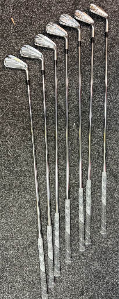 Srixon ZX7 Iron Set / 4 - PW / Stiff Flex - Golf Pride MCC Plus 4 Standard USED