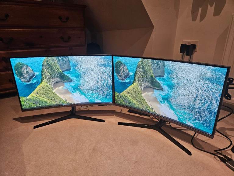 2x Curved 27" Samsung WQHD Screens, 2560x1440