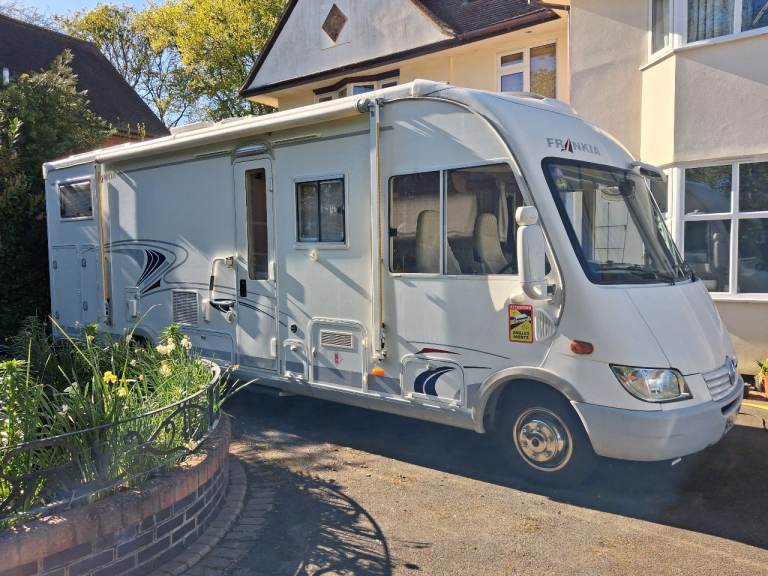 Mercedes-Benz, 2004, 2700 (cc)