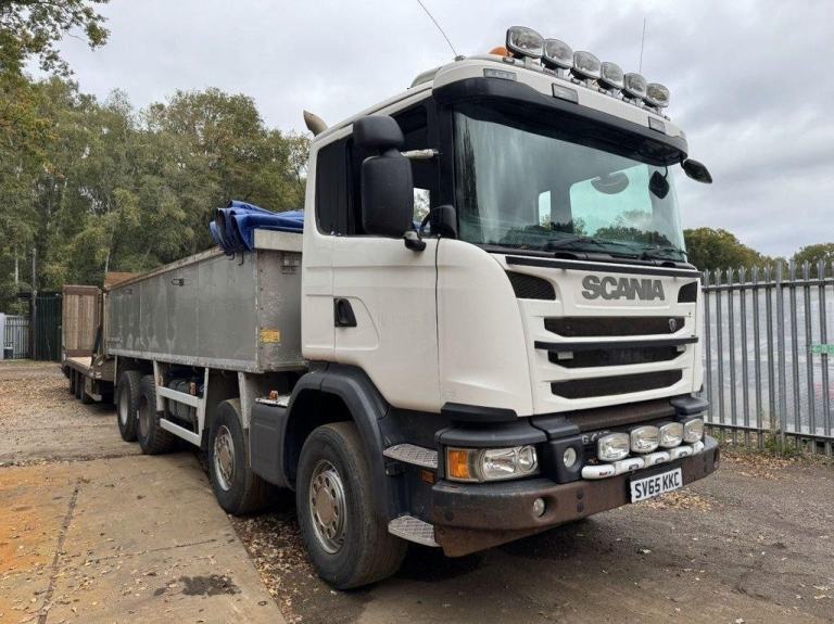 2015 SCANIA G410 8X4 TIPPER C/W 2016 CHIEFTAN 3-AXLE PLANT TRAILER