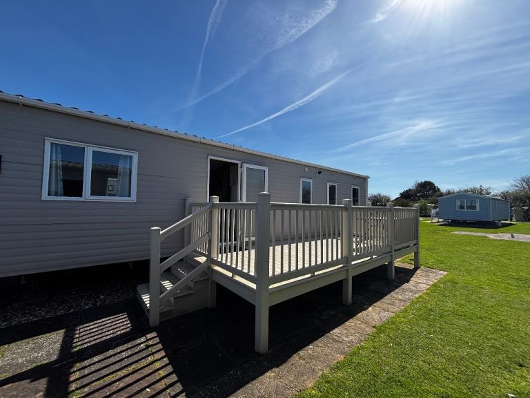 Static Caravan with Decking - Spacious & Well-Maintained