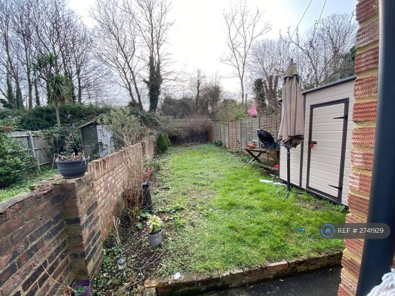 1 bedroom in Umfreville Road, London, N4 (#2741929)