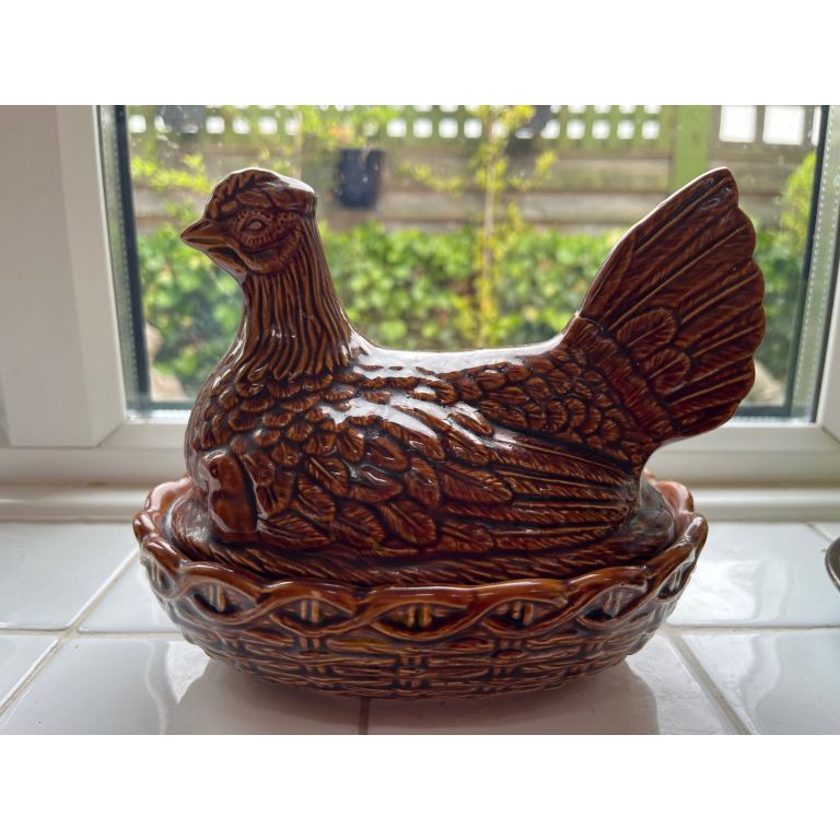 Portmeirion Pottery Brown Chicken Size 3 Casserole Dish/Egg Store