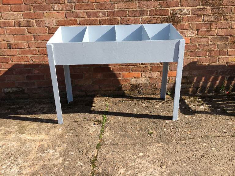 4 SECTION STORAGE UNIT
