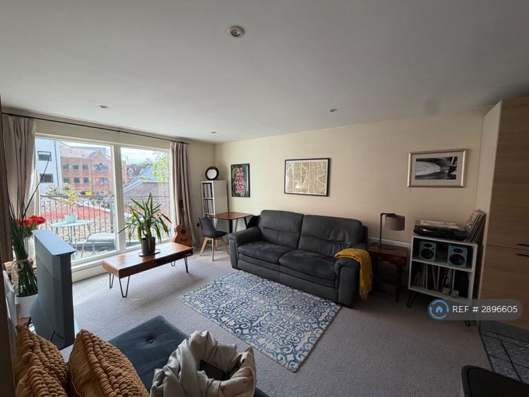 1 bedroom flat in Capitol Square, Epsom, KT17 (1 bed) (#2896605)