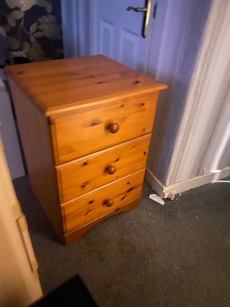 Pine Chest of 3 Drawers – Good Condition