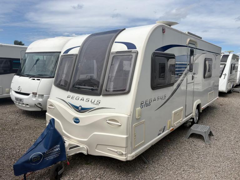 BAILEY PEGASUS GT65 RIMINI - FIXED SINGLE BEDS + END WASHROOM + MOTORMOVER