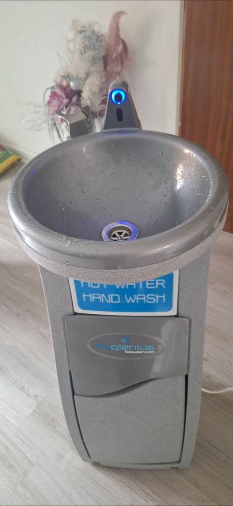 Electric automatic warm handwash, no mains needed £100