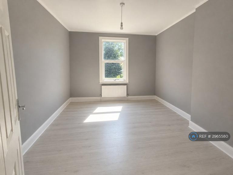 Studio flat in Station Road, London, NW4 (#2965580)