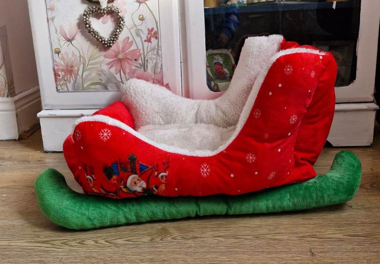 Dog/cat xmas sleigh bed