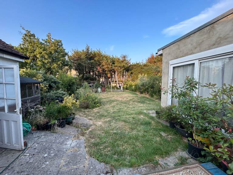 Double Room to Rent in Houseshare - Grasmere Gardens, Harrow, HA3 7PS - All Bills Included