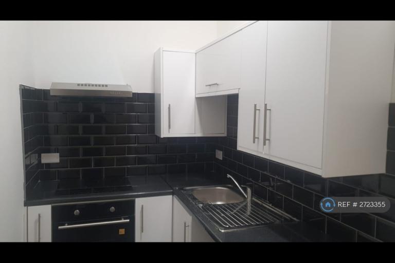 1 bedroom flat in Colwyn Road, Northampton, NN1 (1 bed) (#2723355)