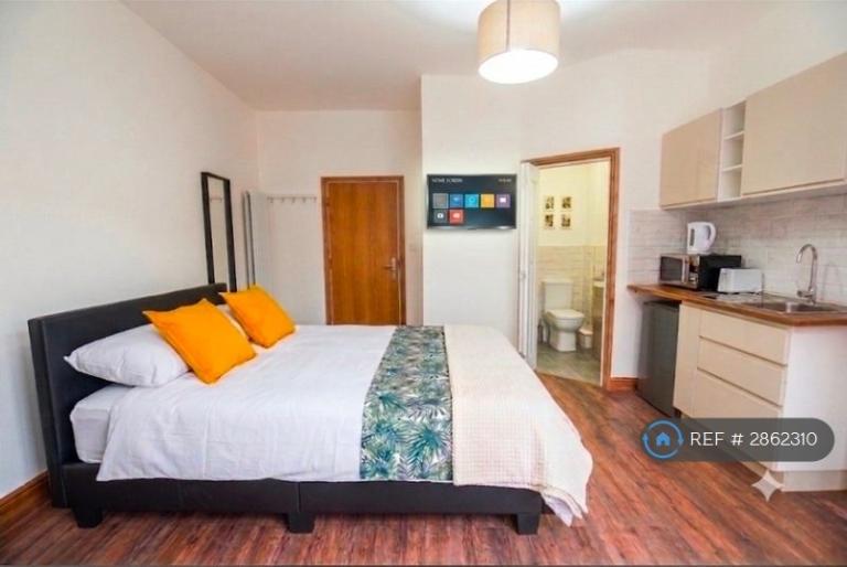 Studio flat in Rochdale Road, Manchester, M9 (#2862310)
