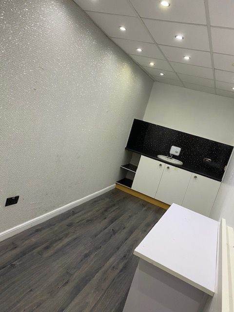 Large bright & spacious beauty room available to let within Tanz Bathgate salon