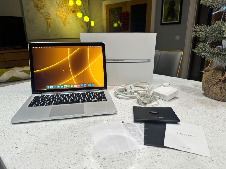 💻 Apple MacBook Pro 13” *Fast and Light* *macOS 2022 Monterey*