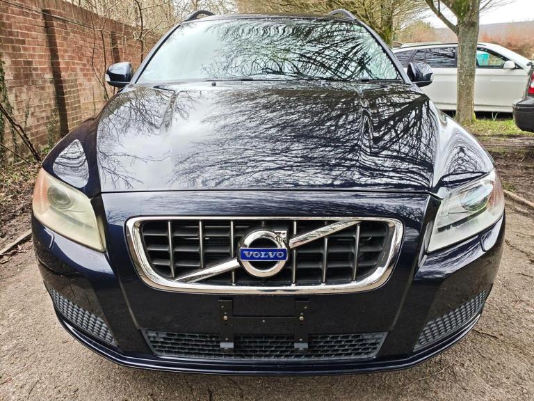 VOLVO V70 2.5T SE Lux Geartronic Euro 5 5dr 2010