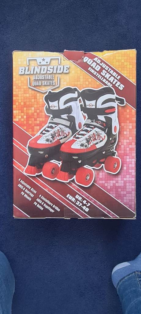 Ajustable roller skates 