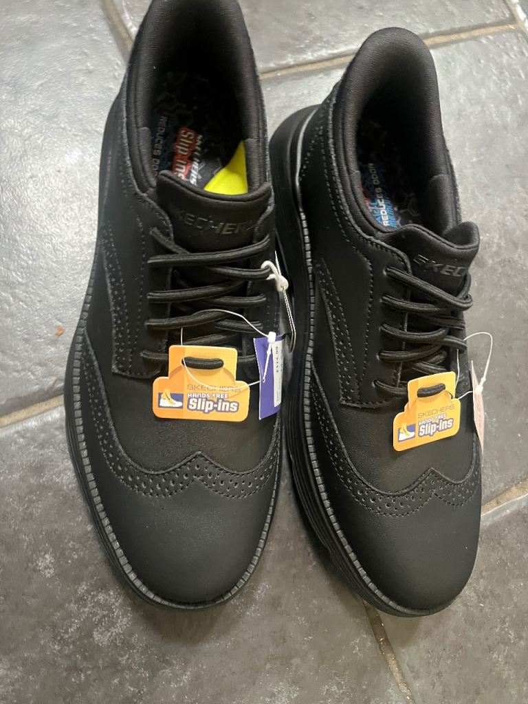 Men’s size 9 black arch comfort Skechers shoes 