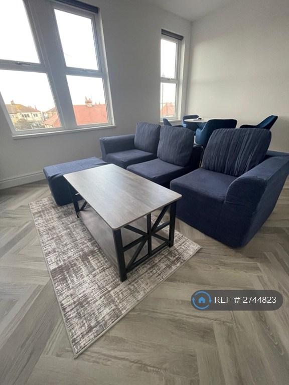 2 bedroom flat in Beach Road, Thornton-Cleveleys, FY5 (2 bed) (#2744823)