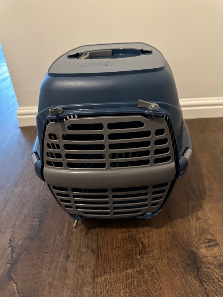 Pet carrier 