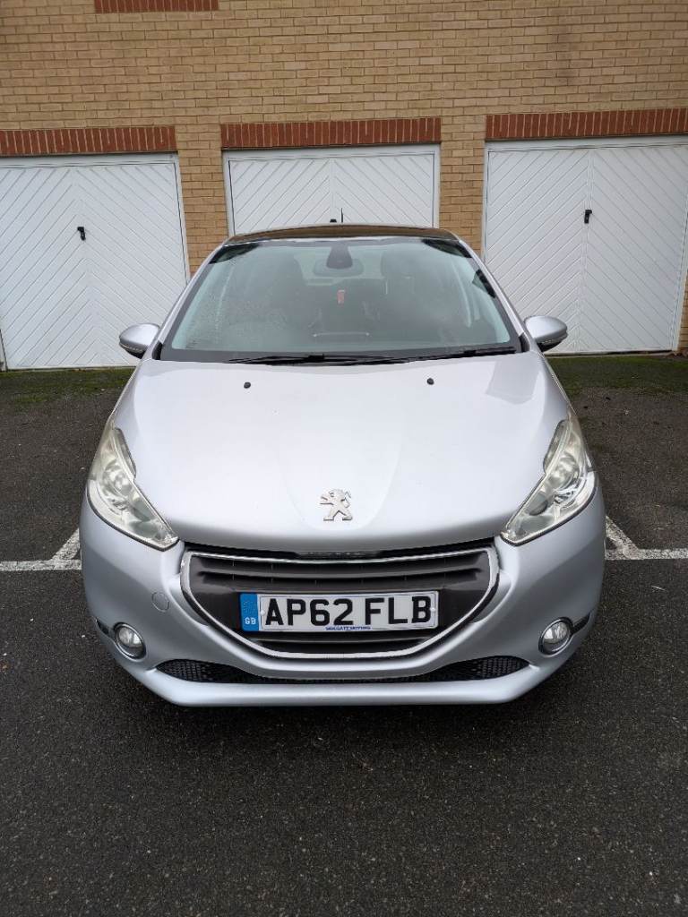 Peugeot, 208, Hatchback, 2012, Manual, 1598 (cc), 5 doors