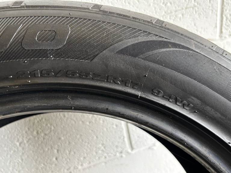 Tyre. Presivo 215/55/ZR17 94W