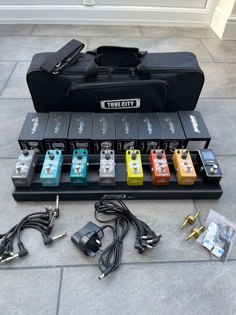 Tone City pedal board, 7 Landlord FX plus Tomsline tuner guitar pedals